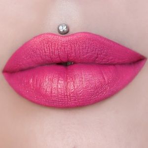 Jeffree Star velour liquid lipstick in “diva”
